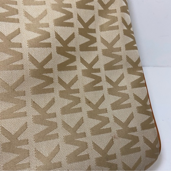 Michael Kors Jet Set Item Grab Bag Jacquard Signature Tote with Tan Leather Trim - Picture 12 of 16